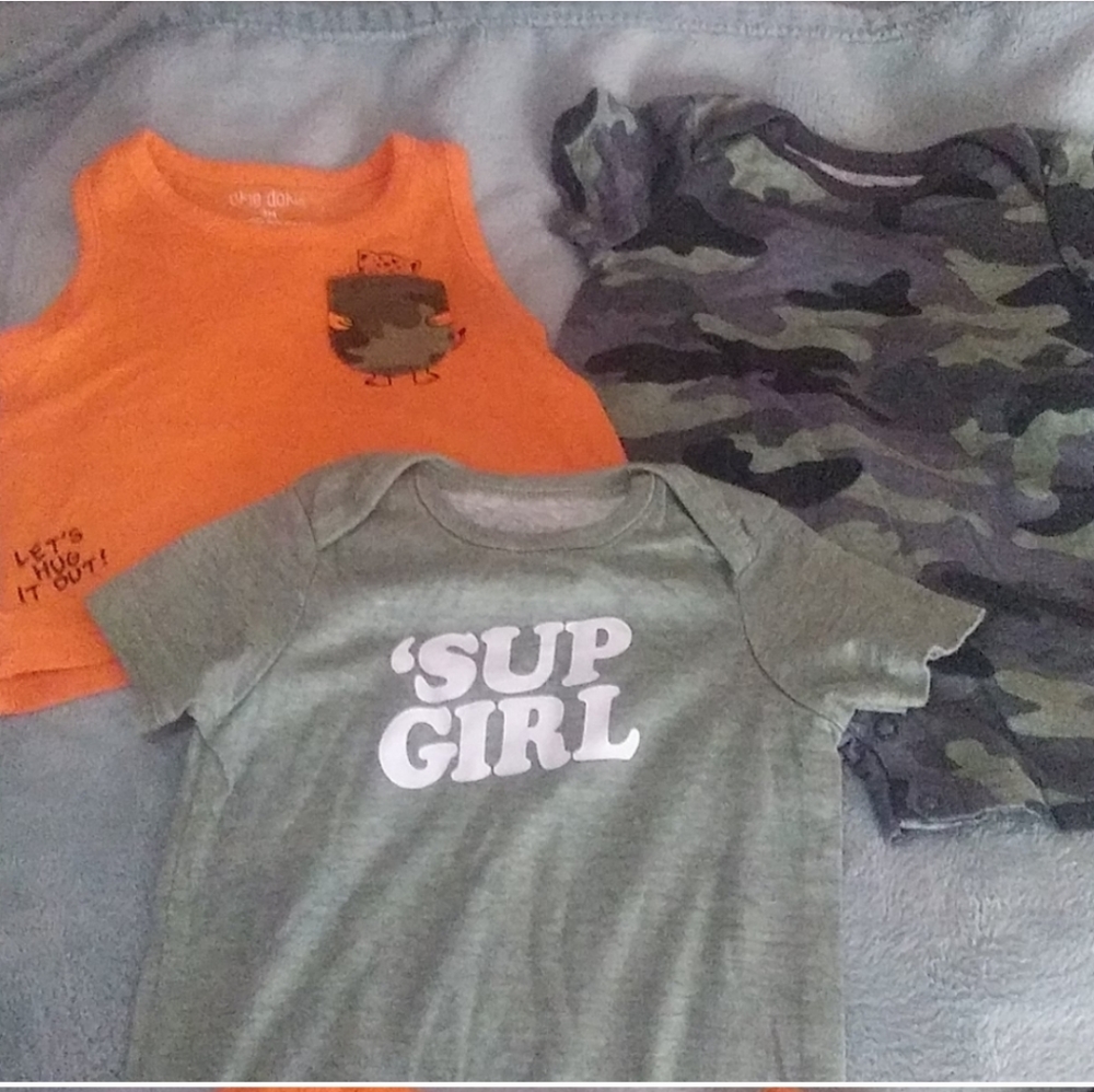 3 month tank top and 2 onesies ( 3-6m )
